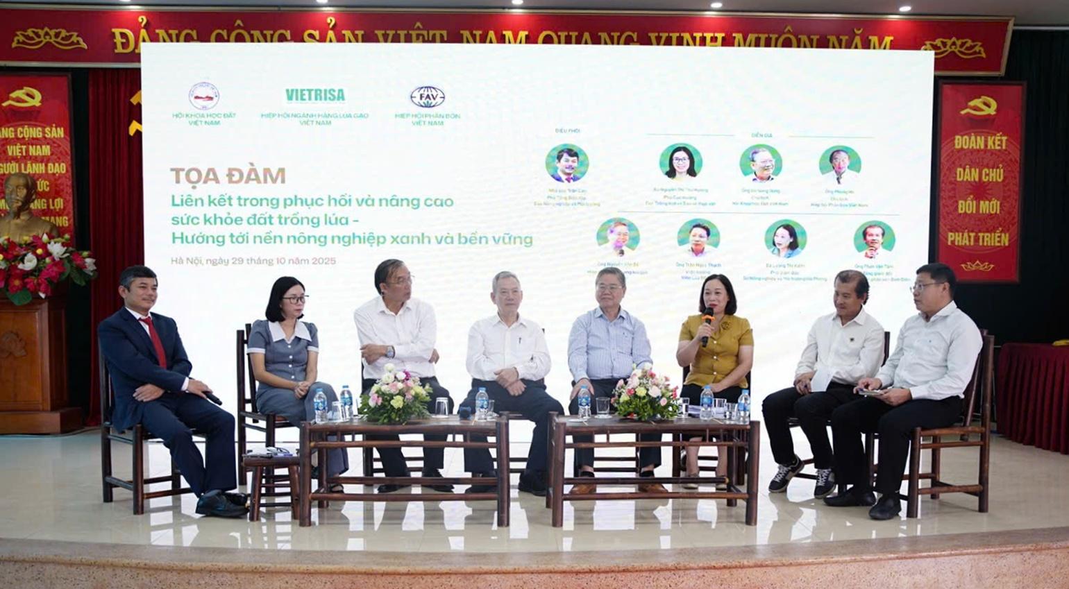 Trả lại sức sống cho những cánh đồng đã “mỏi mệt”