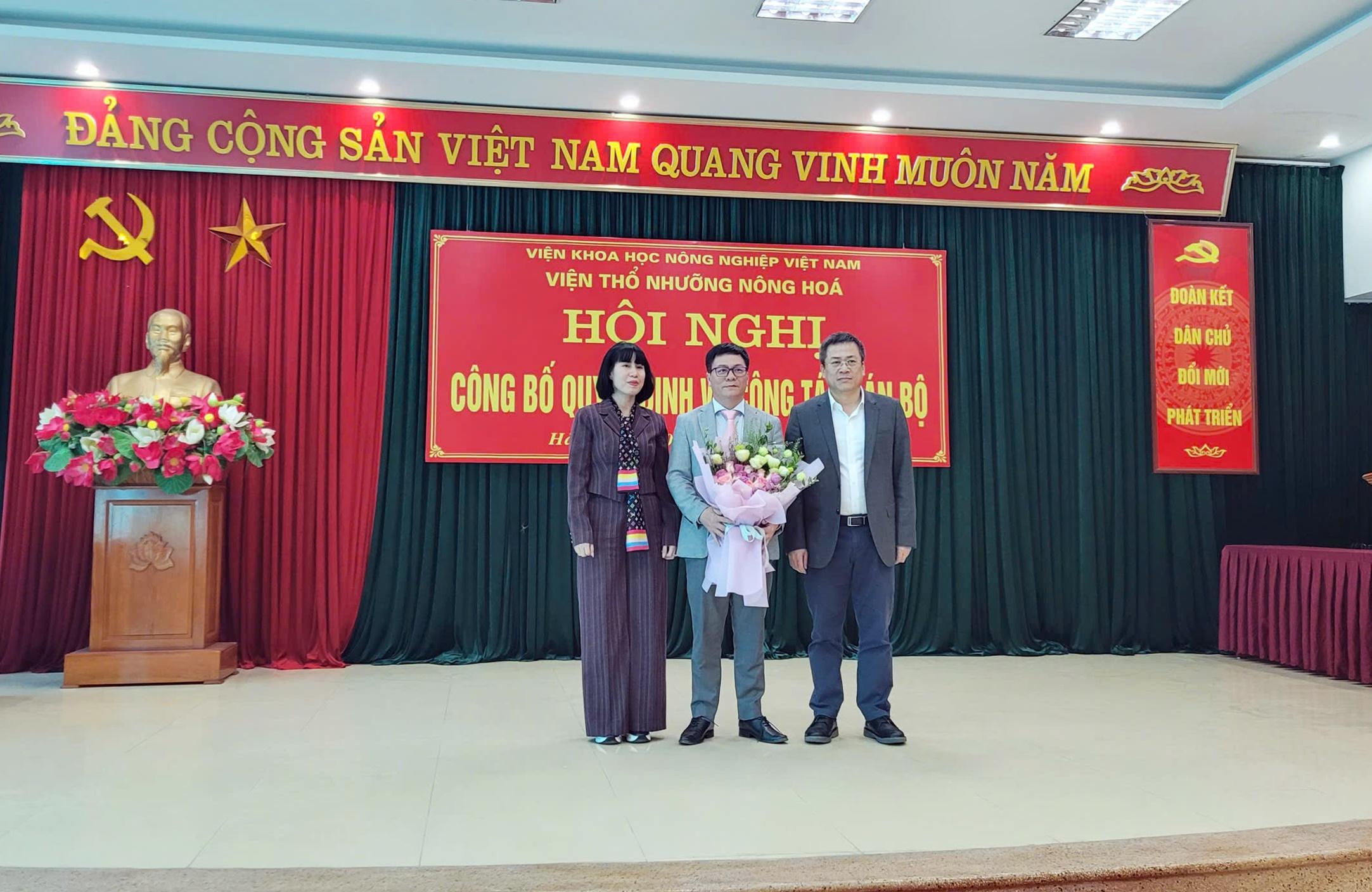 Viện Thổ nhưỡng Nông hóa công bố Quyết định giao nhiệm vụ Phụ trách Viện  cho ông Nguyễn Quang Hải