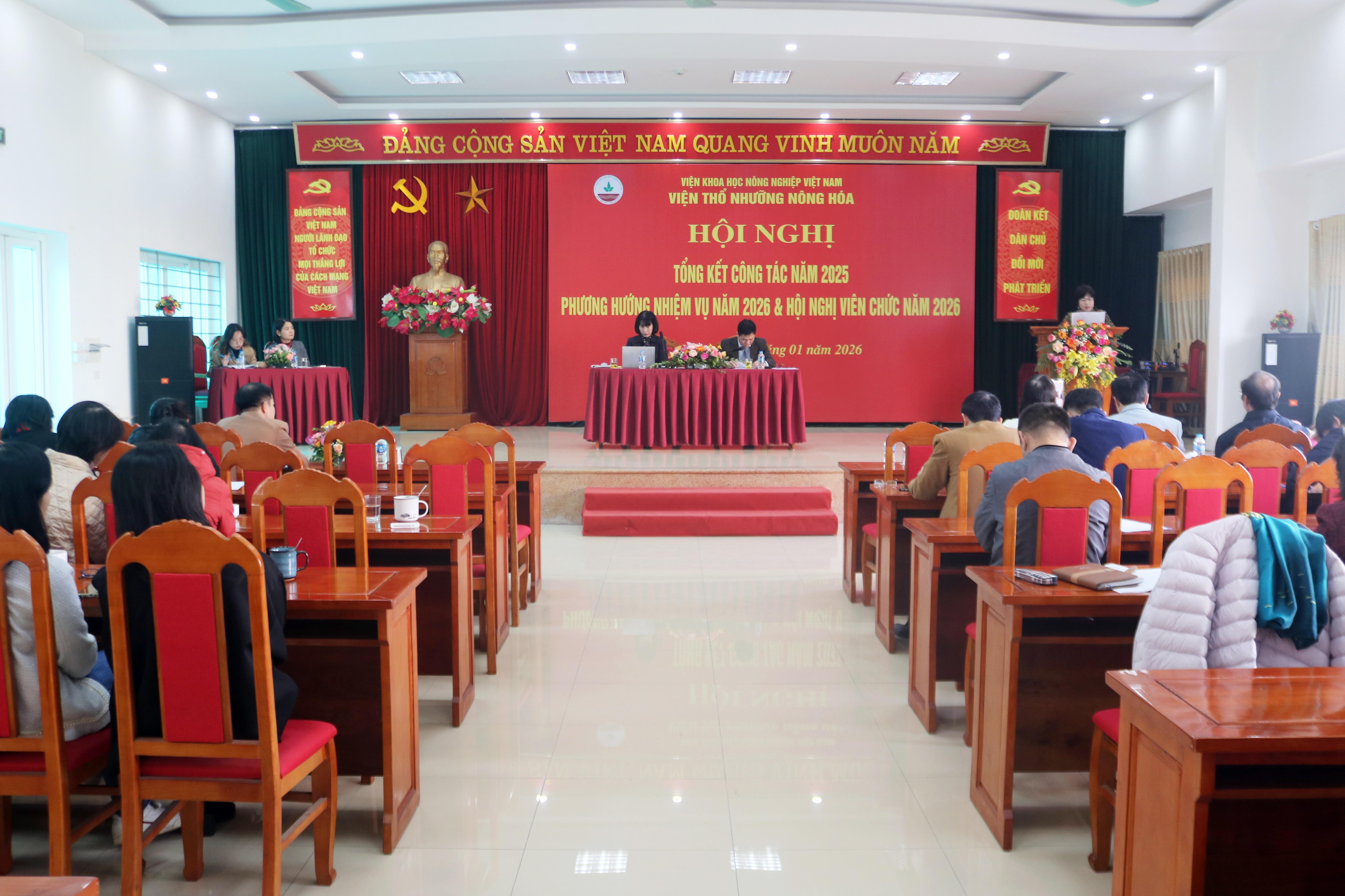 VIỆN THỔ NHƯỠNG NÔNG HÓA TỔ CHỨC HỘI NGHỊ TỔNG KẾT NĂM 2025 VÀ HỘI NGHỊ VIÊN CHỨC NĂM 2026, THỐNG NHẤT PHƯƠNG HƯỚNG PHÁT TRIỂN GIAI ĐOẠN MỚI
