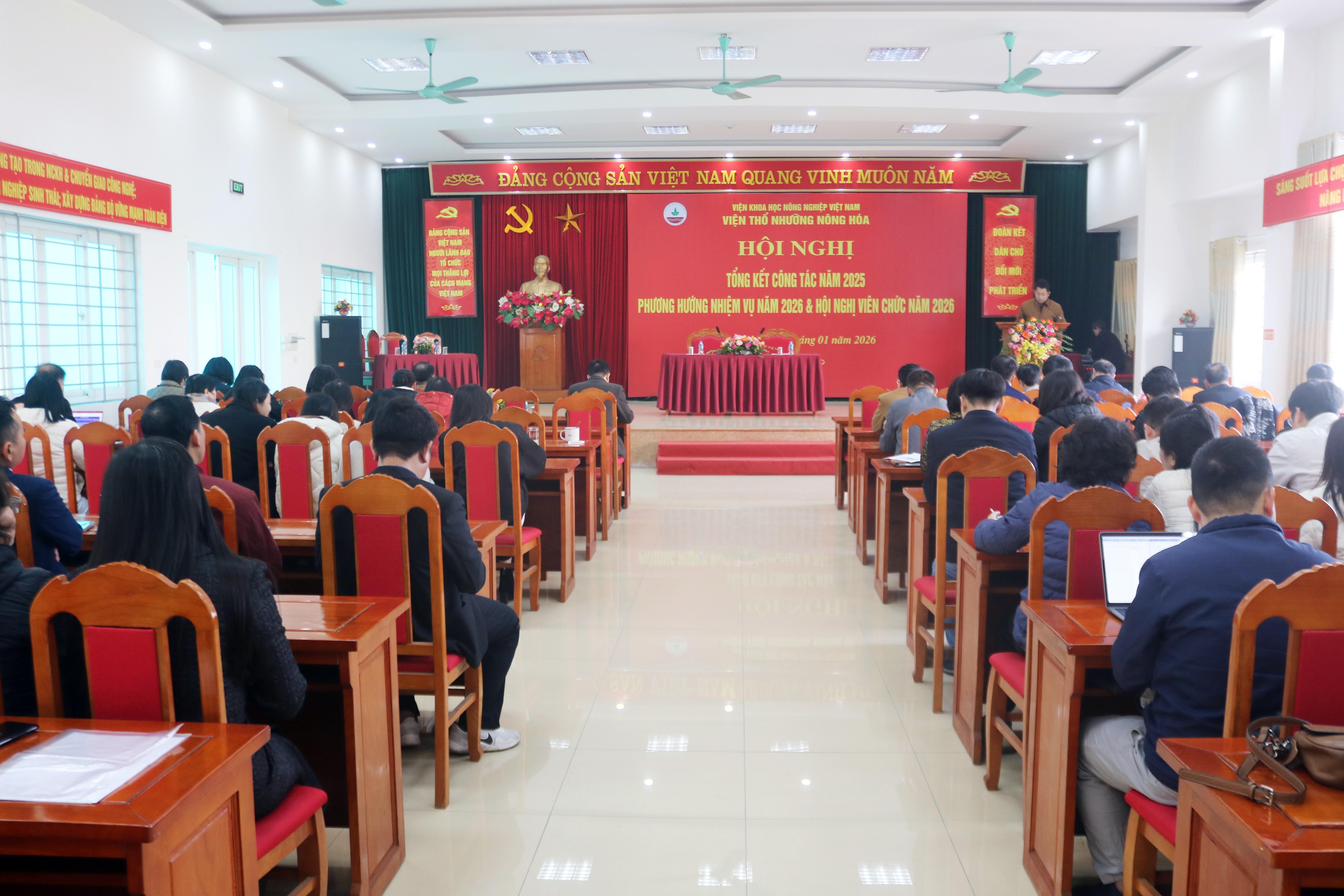 VIỆN THỔ NHƯỠNG NÔNG HÓA TỔ CHỨC HỘI NGHỊ TỔNG KẾT NĂM 2025 VÀ HỘI NGHỊ VIÊN CHỨC NĂM 2026, THỐNG NHẤT PHƯƠNG HƯỚNG PHÁT TRIỂN GIAI ĐOẠN MỚI