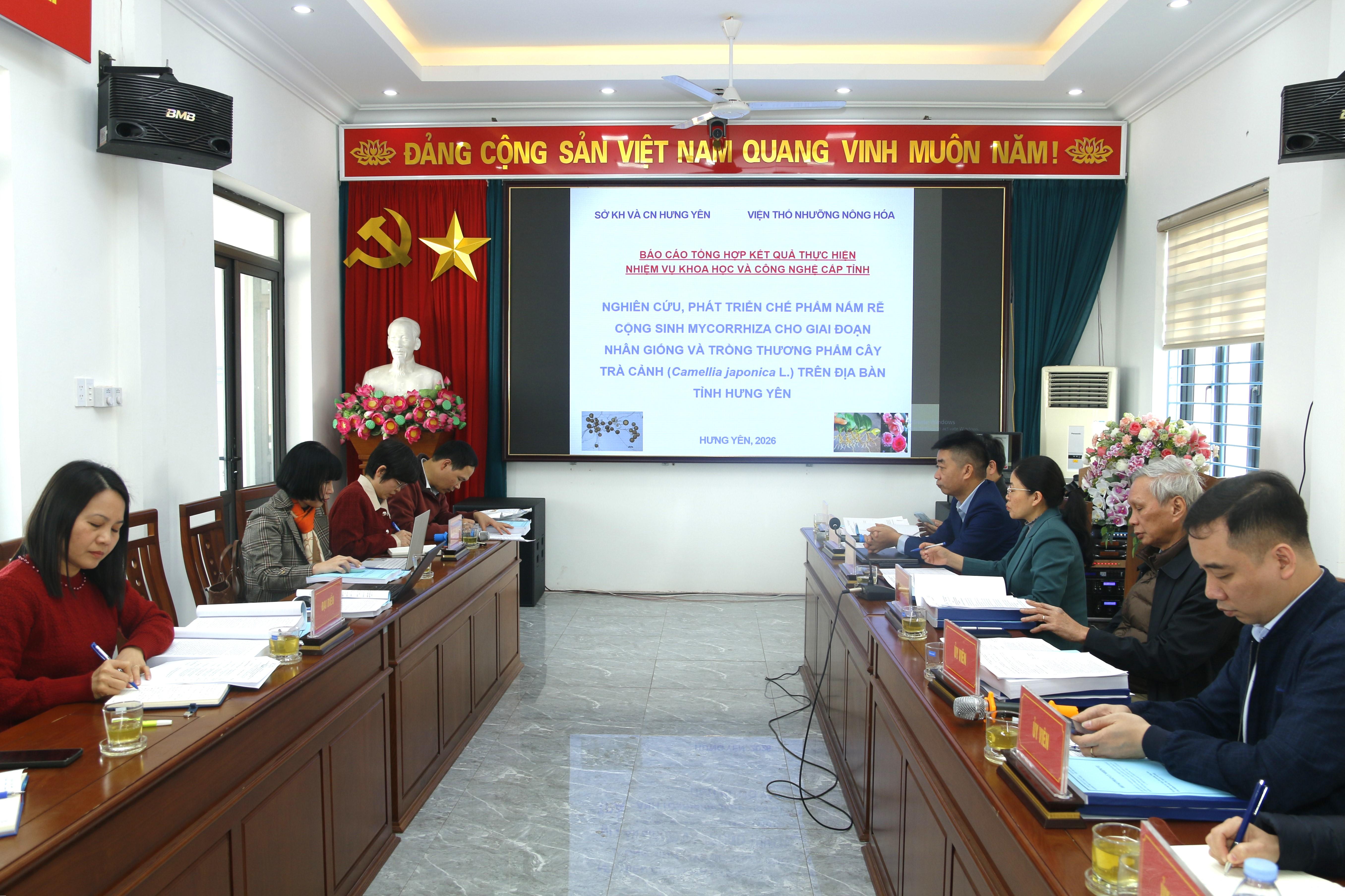 Nghiệm thu đề tài KH&CN cấp tỉnh “Nghiên cứu, phát triển nấm rễ cộng sinh Mycorrhiza cho giai đoạn nhân giống và trồng thương phẩm cây trà cảnh (Camellia japonica L.) trên địa bàn tỉnh Hưng Yên”