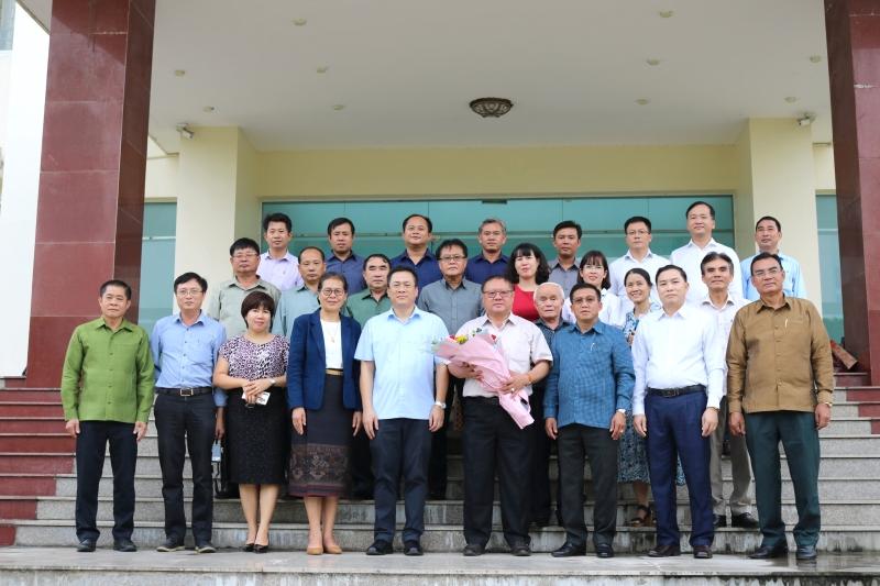 Đoàn đại biểu cao cấp tỉnh Sayaboury, CHDCND Lào đã đến thăm và làm việc tại Viện Thổ nhưỡng Nông hóa