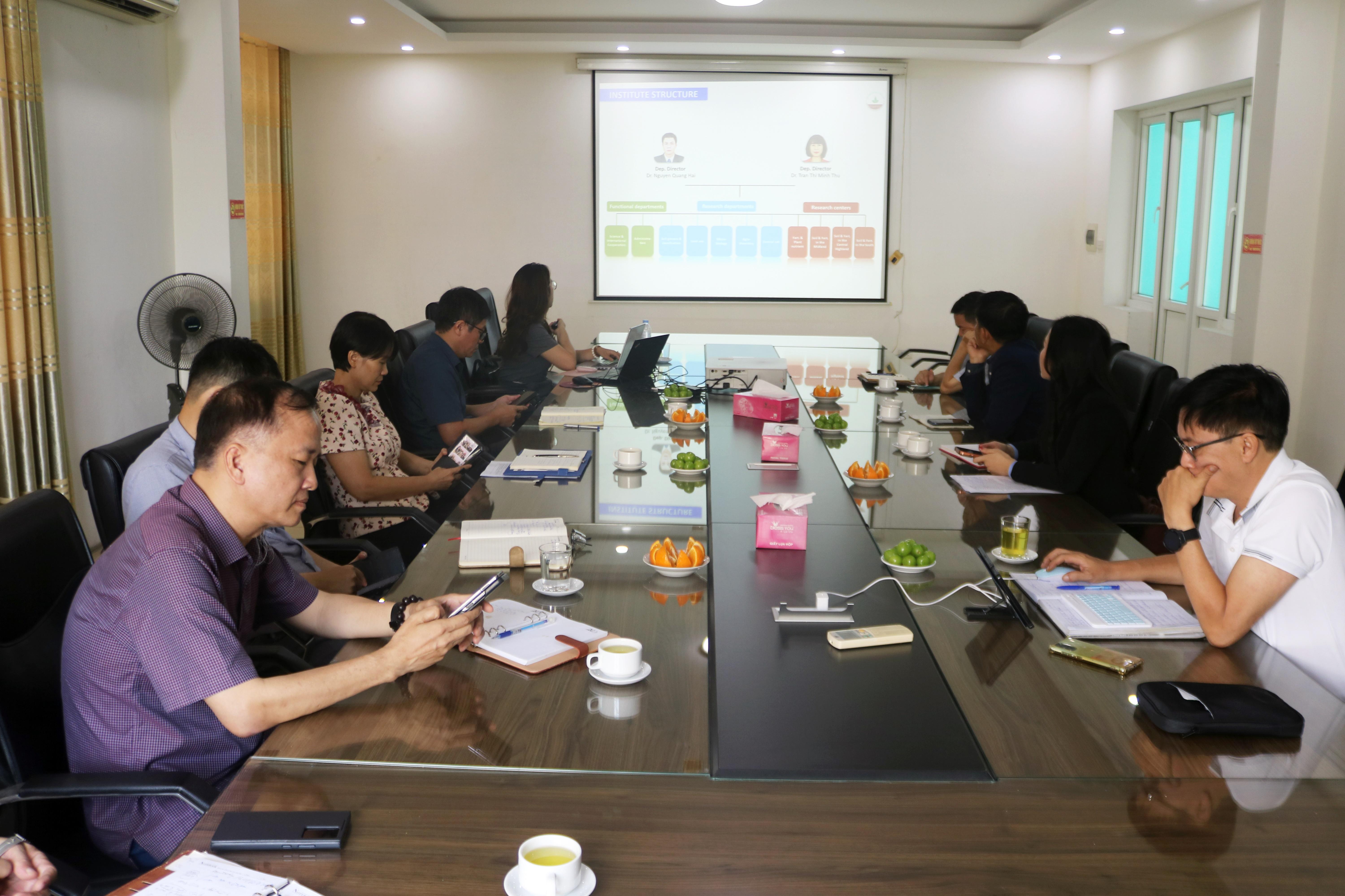 Thúc đẩy hợp tác giữa Viện Thổ nhưỡng Nông hóa và  Cục Quản lý và Phát triển đất đai, Bộ Nông nghiệp và Môi trường CHDCND Lào