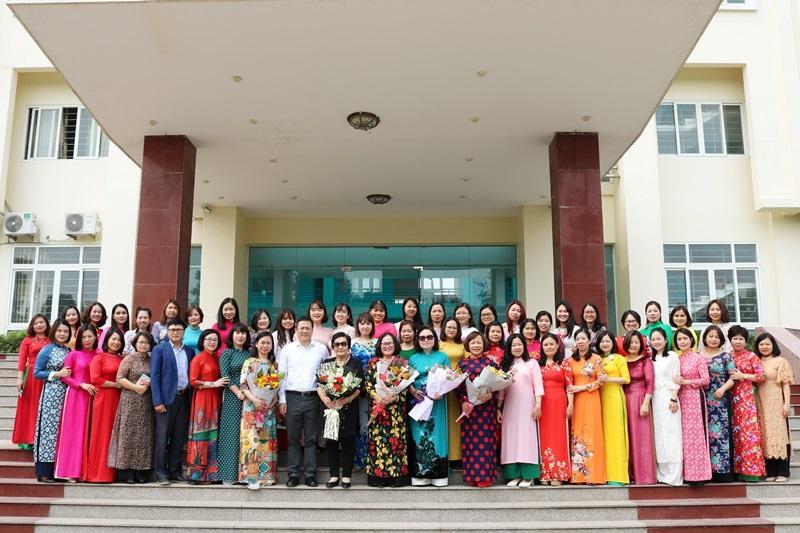 Chi hội Nữ trí thức Viện Thổ nhưỡng Nông hóa tổ chức kỷ niệm ngày 8/3